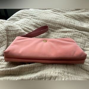 Lululemon Curved Wristlet *Velour
Pink Pastel